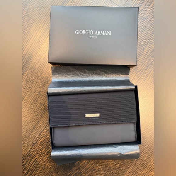 NWOT, clutch/ beauty bag. Armani. - Picture 4 of 7